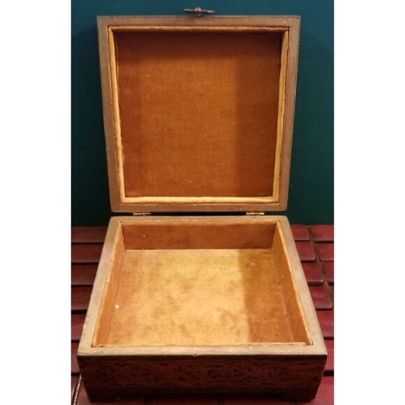 Victorian Style "Age Of Innocence" Decoupage  Trinket Box 6"x6"x3" - Picture 8 of 8